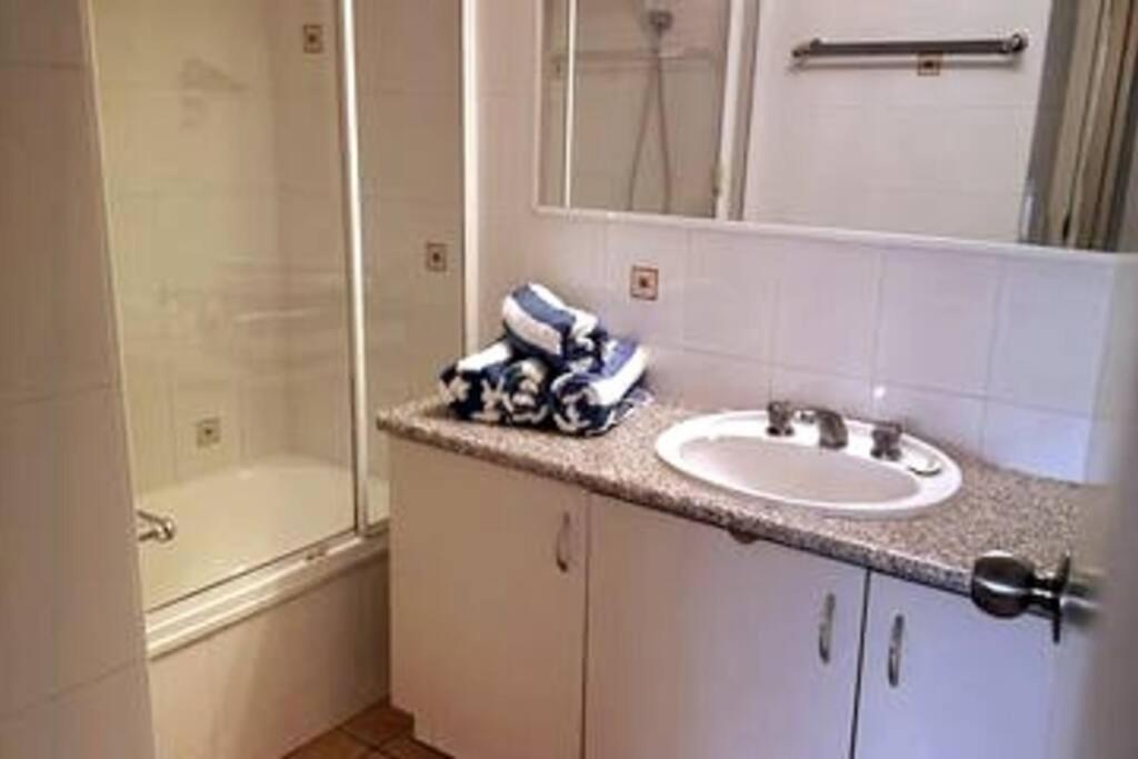 2 Bedroom Ocean View - Alexandria Apartments -Alexandra Headland Maroochydore Extérieur photo
